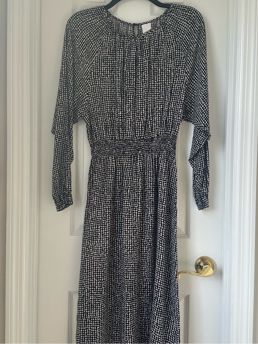 H&M Black & White Long-Sleeve Midi Dress